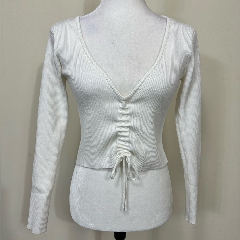 NWT Pink Diamond Off White Cropped Cinch Custom Fit Alluring Neckline Pullover M